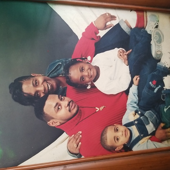 Julia is LIVE, LUXURY & DESIGNER SHARE SHOW BAGS & WALLETS SHARE 2 - Picture 3 of 16